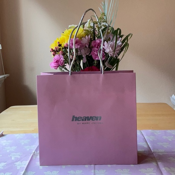 🧸 HEAVEN BY MARC JACOBS  SHOPPING BAG AND TISSUE PAPER 🧸 NWOT 🧸 - Picture 3 of 16